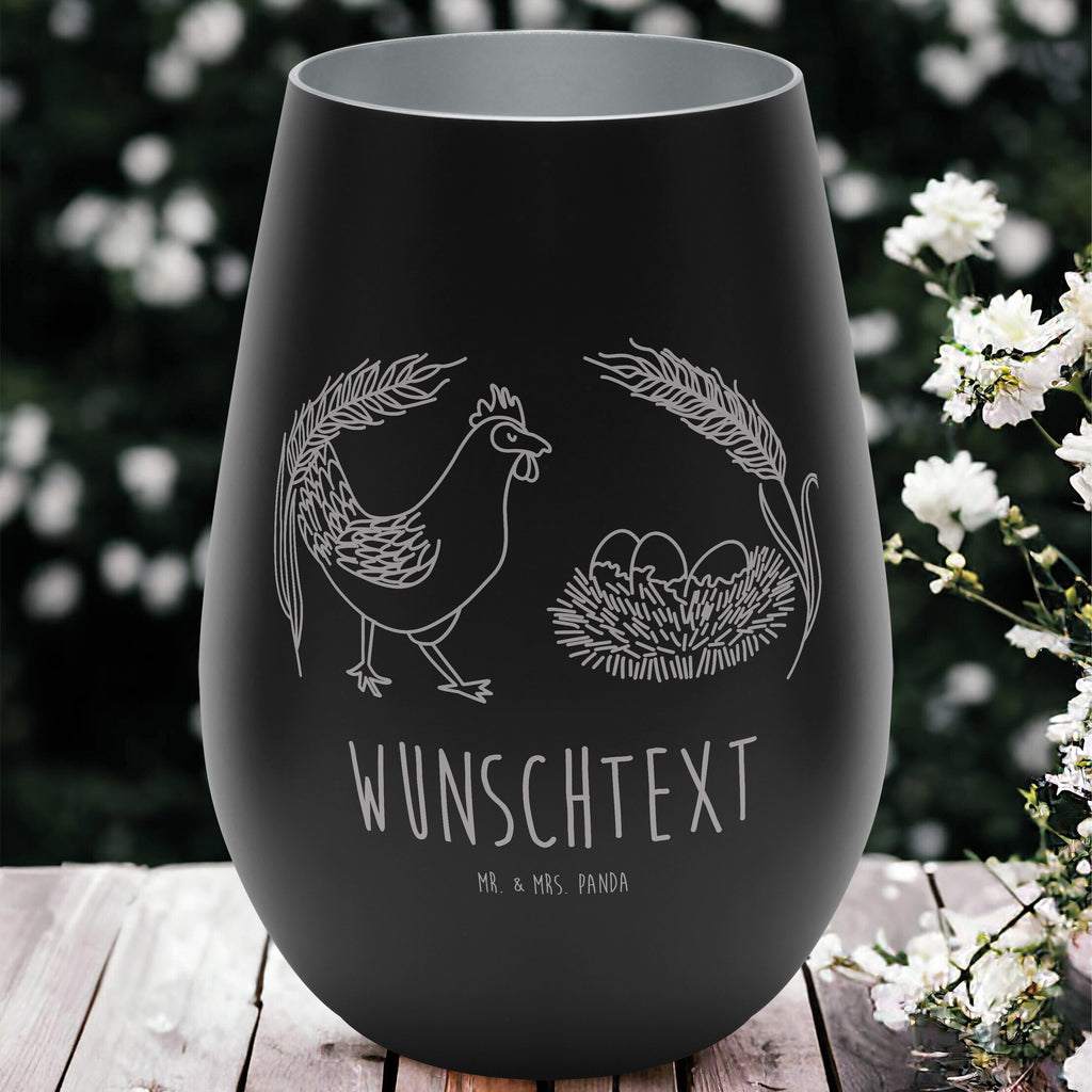 Gold Windlicht Personalisiert Huhn Stolz Personalisiertes Windlicht, Personalisiertes Teelicht, Personalisiertes Graviertes Windlicht, Personalisiertes Windlicht Gravur, Personalisierte Kerze, Personalisiertes Windlicht aus Glas, Personalisiertes Teelicht aus Glas, Personalisiertes Windlicht mit Namen, Teelicht mit Namen, Graviertes Windlicht mit Namen, Windlicht Gravur mit Namen, Kerze mit Namen, Windlicht aus Glas mit Namen, Teelicht aus Glas mit Namen, Wunschtext, Personalisierbar, Selbst gestalten, Bauernhof, Hoftiere, Landwirt, Landwirtin, Hahn, Henne, Hühner, Eier, Hof, Landleben, Motivation, Geburt, Magie, Spruch, Schwangerschaft