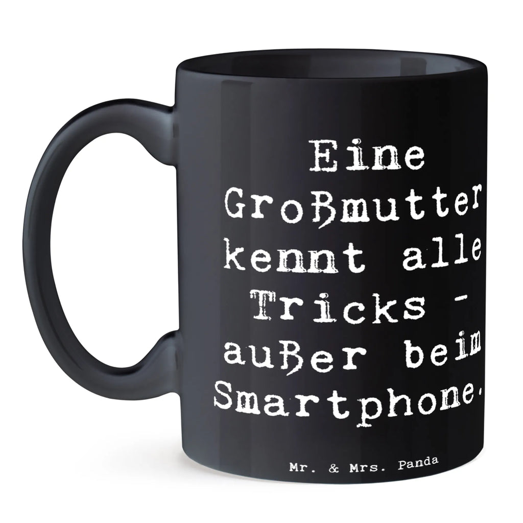 Mug Saying Eine Großmutter kennt alle Tricks, außer beim Smartphone. Tasse, Kaffeetasse, Teetasse, Keramiktasse, Porzellantasse, Bürotasse, Geschenktasse, Tasse mit Zitaten, Tasse mit Motiven, Familie, Vatertag, Muttertag, Bruder, Schwester, Mama, Papa, Oma, Opa