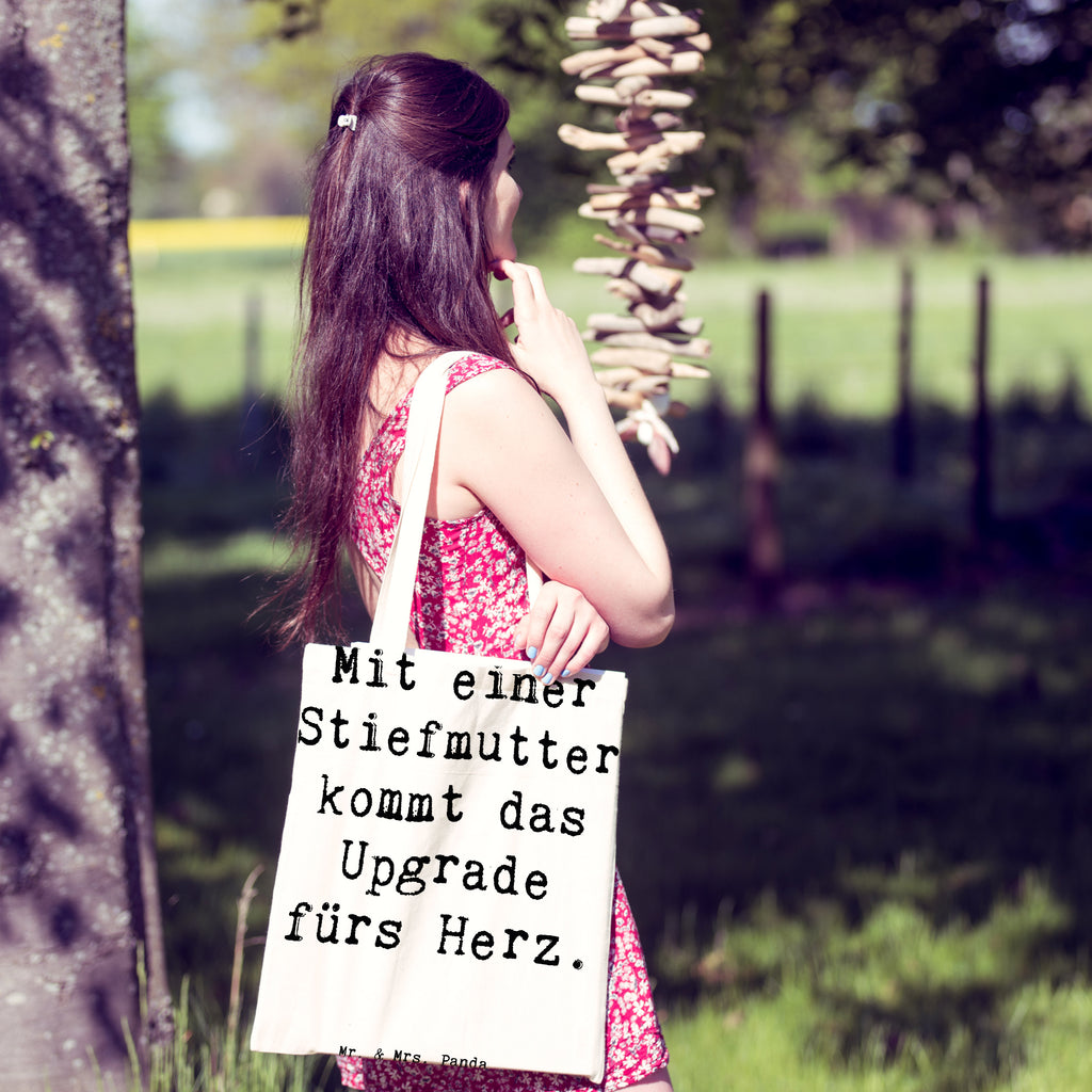 Tragetasche Spruch Herz Stiefmutter Beuteltasche, Beutel, Einkaufstasche, Jutebeutel, Stoffbeutel, Tasche, Shopper, Umhängetasche, Strandtasche, Schultertasche, Stofftasche, Tragetasche, Badetasche, Jutetasche, Einkaufstüte, Laptoptasche, Familie, Vatertag, Muttertag, Bruder, Schwester, Mama, Papa, Oma, Opa