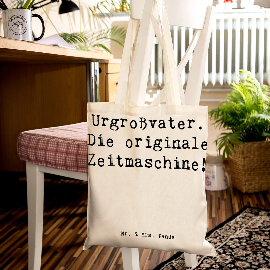 Tragetasche Spruch Urgroßvater Zeitmaschine Beuteltasche, Beutel, Einkaufstasche, Jutebeutel, Stoffbeutel, Tasche, Shopper, Umhängetasche, Strandtasche, Schultertasche, Stofftasche, Tragetasche, Badetasche, Jutetasche, Einkaufstüte, Laptoptasche, Familie, Vatertag, Muttertag, Bruder, Schwester, Mama, Papa, Oma, Opa