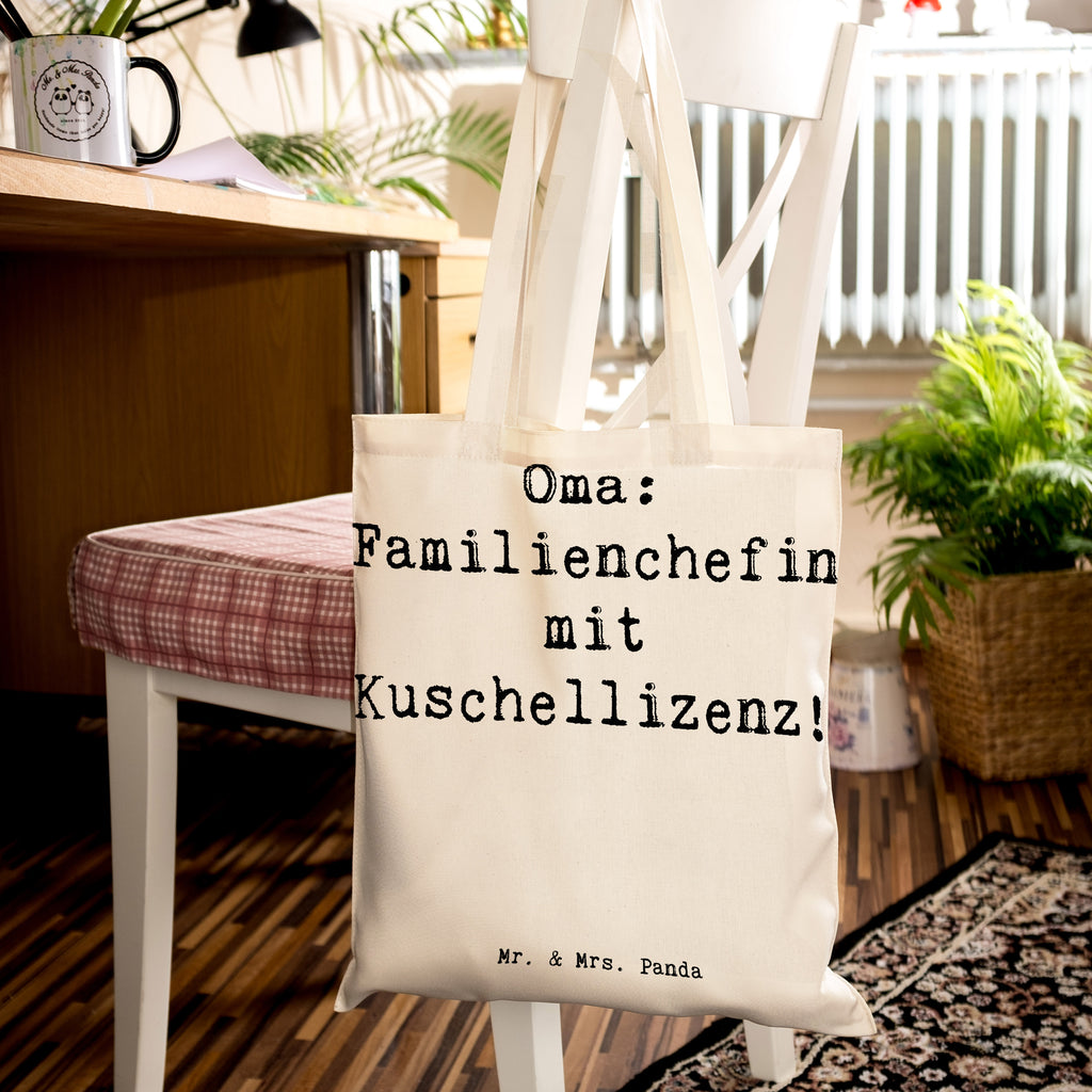 Tragetasche Spruch Oma Familienchefin Beuteltasche, Beutel, Einkaufstasche, Jutebeutel, Stoffbeutel, Tasche, Shopper, Umhängetasche, Strandtasche, Schultertasche, Stofftasche, Tragetasche, Badetasche, Jutetasche, Einkaufstüte, Laptoptasche, Familie, Vatertag, Muttertag, Bruder, Schwester, Mama, Papa, Oma, Opa