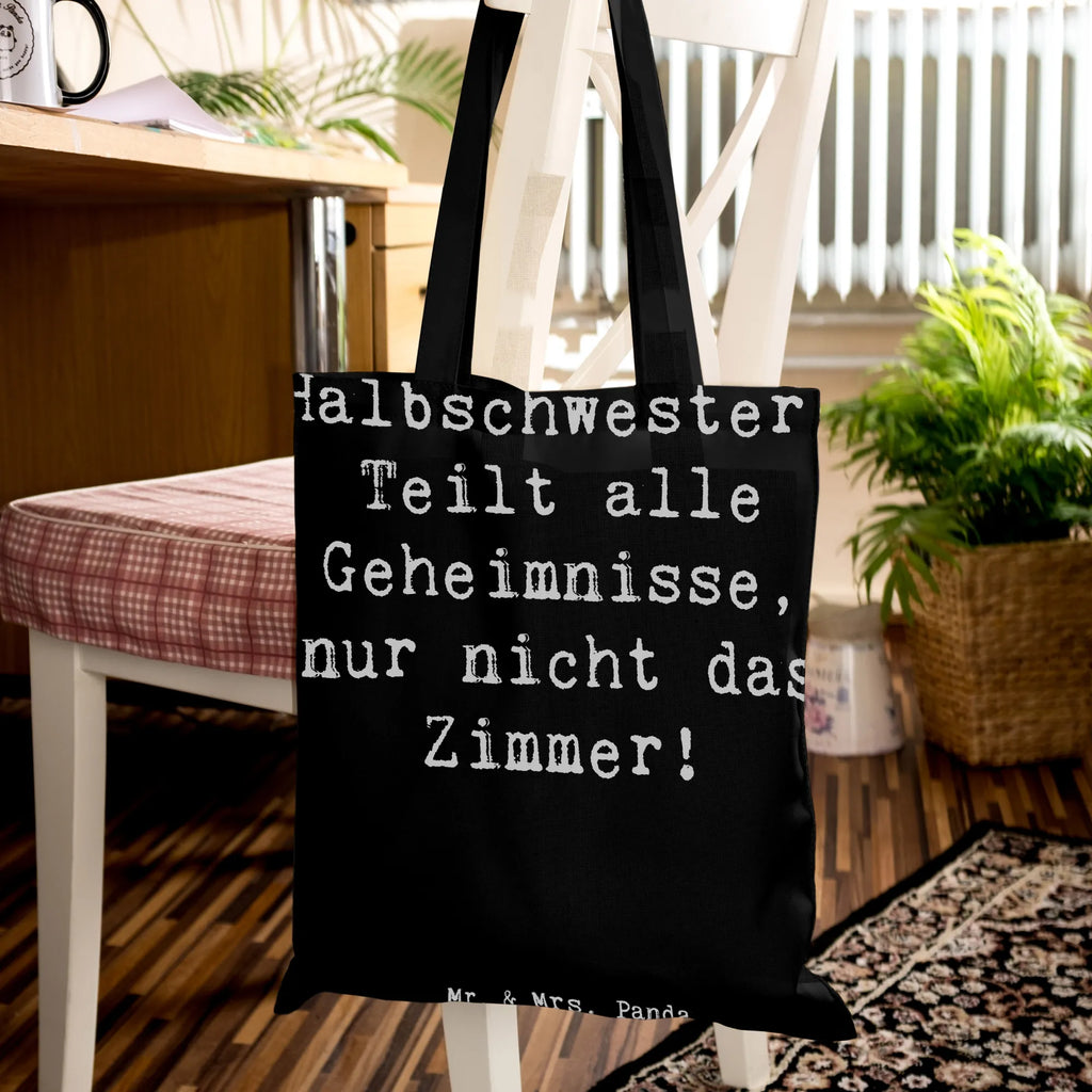 Tragetasche Spruch Halbschwester Geheimnisse Beuteltasche, Beutel, Einkaufstasche, Jutebeutel, Stoffbeutel, Tasche, Shopper, Umhängetasche, Strandtasche, Schultertasche, Stofftasche, Tragetasche, Badetasche, Jutetasche, Einkaufstüte, Laptoptasche, Familie, Vatertag, Muttertag, Bruder, Schwester, Mama, Papa, Oma, Opa