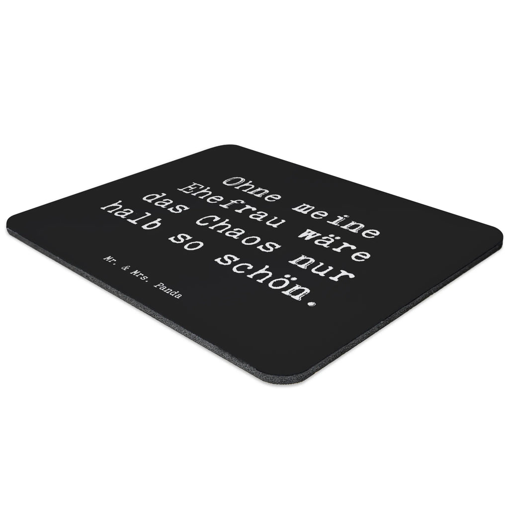 Mauspad Spruch Ohne meine Ehefrau wäre das Chaos nur halb so schön. Mousepad, Computer zubehör, Büroausstattung, PC Zubehör, Arbeitszimmer, Mauspad, Einzigartiges Mauspad, Designer Mauspad, Mausunterlage, Mauspad Büro, Familie, Vatertag, Muttertag, Bruder, Schwester, Mama, Papa, Oma, Opa