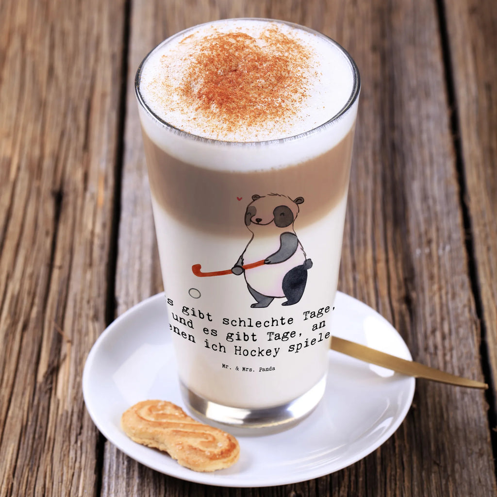 Glas Panda Hockey spielen Cappuccino Glas, Glas, Cappuccino Tasse, Latte Macchiato, Geschenk, Sport, Sportart, Hobby, Schenken, Danke, Dankeschön, Auszeichnung, Gewinn, Sportler, Hockey spielen, Feldhockey, Hockeyschläger, Hockey Verein