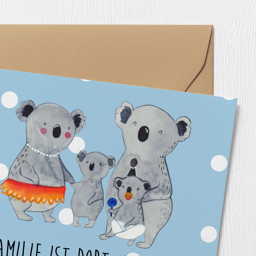 Deluxe Karte Koala Familie Karte, Grußkarte, Klappkarte, Einladungskarte, Glückwunschkarte, Hochzeitskarte, Geburtstagskarte, Hochwertige Grußkarte, Hochwertige Klappkarte, Familie, Vatertag, Muttertag, Bruder, Schwester, Mama, Papa, Oma, Opa, Koala, Koalas, Family, Kinder, Geschwister, Familienleben