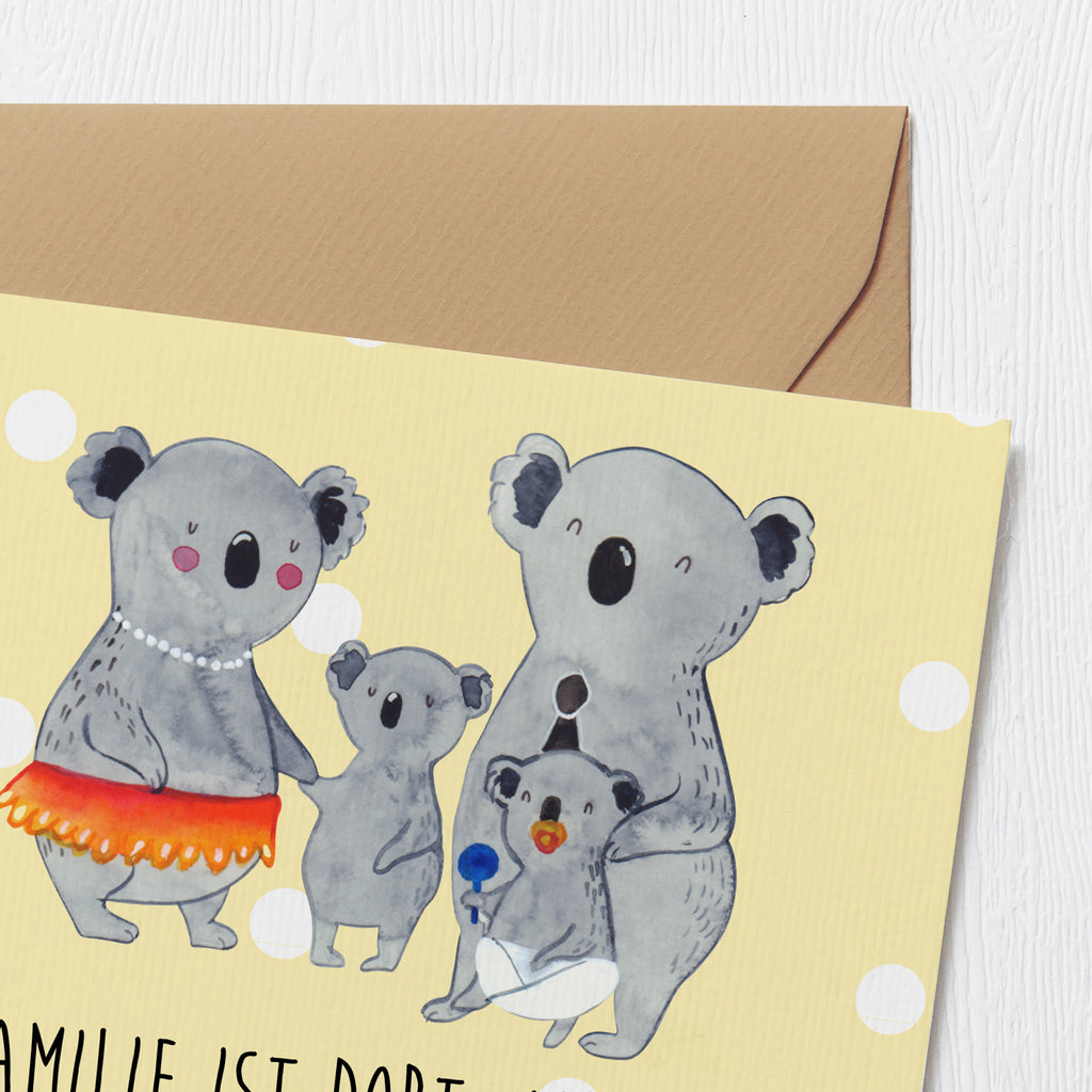 Deluxe Karte Koala Familie Karte, Grußkarte, Klappkarte, Einladungskarte, Glückwunschkarte, Hochzeitskarte, Geburtstagskarte, Hochwertige Grußkarte, Hochwertige Klappkarte, Familie, Vatertag, Muttertag, Bruder, Schwester, Mama, Papa, Oma, Opa, Koala, Koalas, Family, Kinder, Geschwister, Familienleben