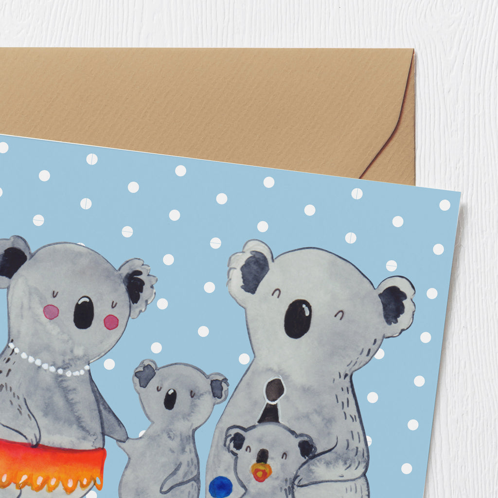 Deluxe Karte Koala Familie Karte, Grußkarte, Klappkarte, Einladungskarte, Glückwunschkarte, Hochzeitskarte, Geburtstagskarte, Hochwertige Grußkarte, Hochwertige Klappkarte, Familie, Vatertag, Muttertag, Bruder, Schwester, Mama, Papa, Oma, Opa, Koala, Koalas, Family, Kinder, Geschwister, Familienleben