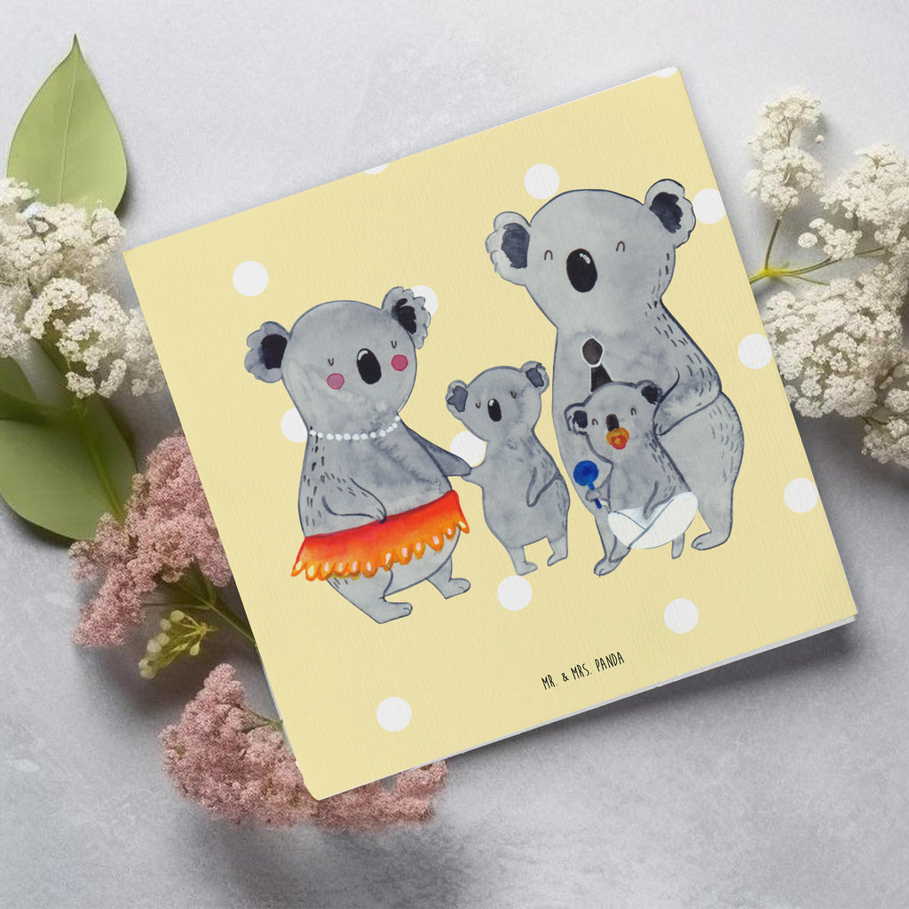 Deluxe Karte Koala Familie Karte, Grußkarte, Klappkarte, Einladungskarte, Glückwunschkarte, Hochzeitskarte, Geburtstagskarte, Hochwertige Grußkarte, Hochwertige Klappkarte, Familie, Vatertag, Muttertag, Bruder, Schwester, Mama, Papa, Oma, Opa, Koala, Koalas, Family, Kinder, Geschwister, Familienleben