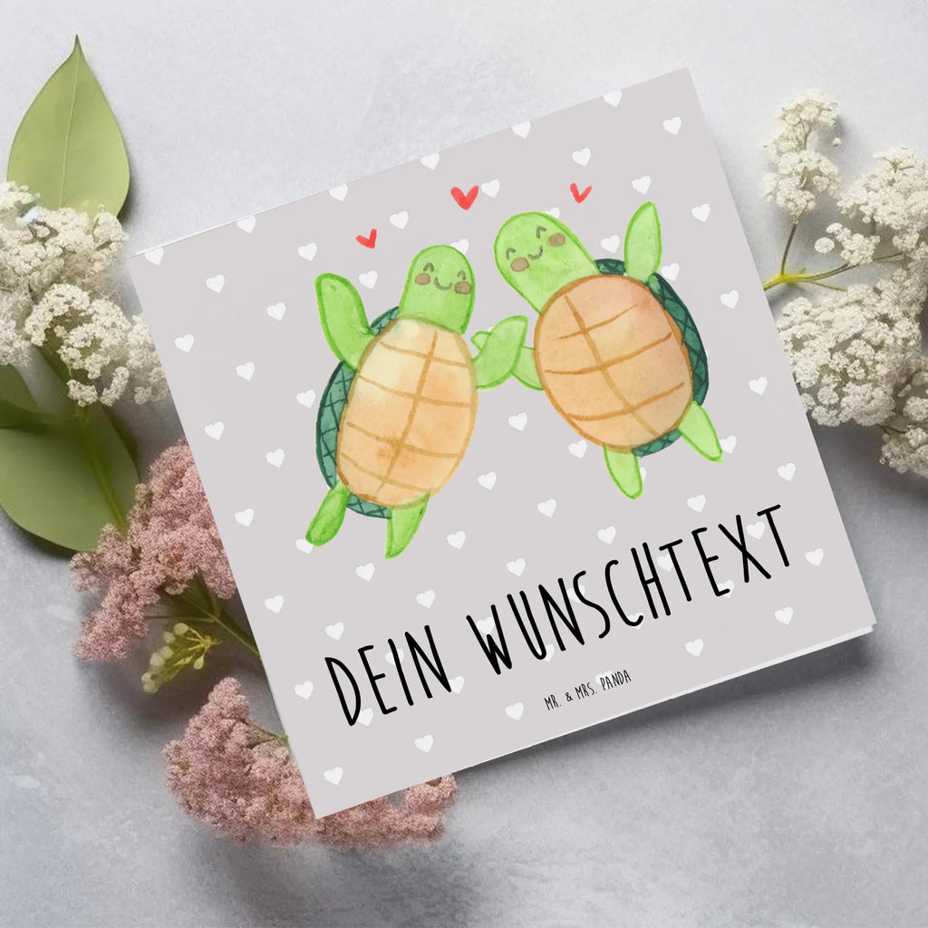 Personalisierte Deluxe Karte Schildkröten Paar Personalisierte Grußkarte, Personalisiertere Klappkarte, Personalisierte Einladungskarte, Personalisierte Glückwunschkarte, Personalisierte Hochzeitskarte, Personalisierte Geburtstagskarte, Grußkarte mit Namen, Grußkarte selber drucken, Grußkarte selbst gestalten, Grußkarte mit persönlichen Nachrichten, Grußkarte als Geldgeschenk, Grußkarten personalisiert, Personalisierte Karte, Liebe, Partner, Freund, Freundin, Ehemann, Ehefrau, Heiraten, Verlobung, Heiratsantrag, Liebesgeschenk, Jahrestag, Hocheitstag, Valentinstag, Geschenk für Frauen, Hochzeitstag, Mitbringsel, Geschenk für Freundin, Geschenk für Partner, Liebesbeweis, für Männer, für Ehemann