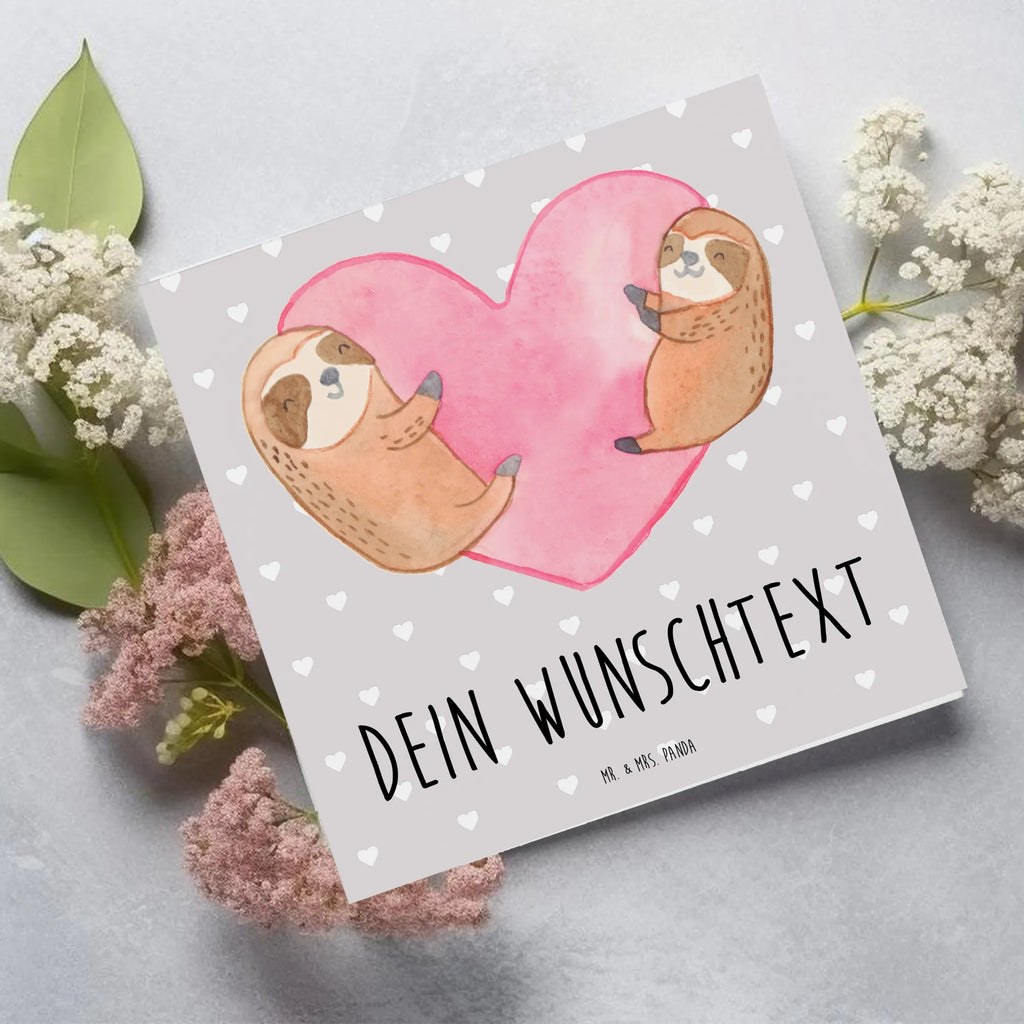 Personalisierte Deluxe Karte Faultiere Herz Personalisierte Grußkarte, Personalisiertere Klappkarte, Personalisierte Einladungskarte, Personalisierte Glückwunschkarte, Personalisierte Hochzeitskarte, Personalisierte Geburtstagskarte, Grußkarte mit Namen, Grußkarte selber drucken, Grußkarte selbst gestalten, Grußkarte mit persönlichen Nachrichten, Grußkarte als Geldgeschenk, Grußkarten personalisiert, Personalisierte Karte, Liebe, Partner, Freund, Freundin, Ehemann, Ehefrau, Heiraten, Verlobung, Heiratsantrag, Liebesgeschenk, Jahrestag, Hocheitstag, Valentinstag, Geschenk für Frauen, Hochzeitstag, Mitbringsel, Geschenk für Freundin, Geschenk für Partner, Liebesbeweis, für Männer, für Ehemann