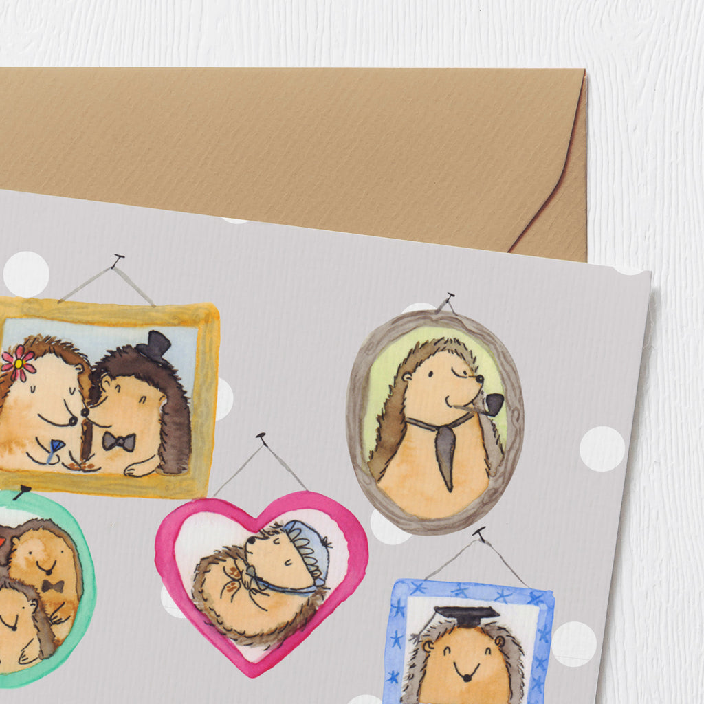 Personalisierte Deluxe Karte Igel Familie Personalisierte Grußkarte, Personalisiertere Klappkarte, Personalisierte Einladungskarte, Personalisierte Glückwunschkarte, Personalisierte Hochzeitskarte, Personalisierte Geburtstagskarte, Grußkarte mit Namen, Grußkarte selber drucken, Grußkarte selbst gestalten, Grußkarte mit persönlichen Nachrichten, Grußkarte als Geldgeschenk, Grußkarten personalisiert, Personalisierte Karte, Familie, Vatertag, Muttertag, Bruder, Schwester, Mama, Papa, Oma, Opa, Liebe, Igel, Bilder, Zusammenhalt, Glück