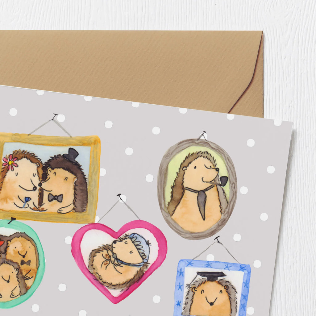 Personalisierte Deluxe Karte Igel Familie Personalisierte Grußkarte, Personalisiertere Klappkarte, Personalisierte Einladungskarte, Personalisierte Glückwunschkarte, Personalisierte Hochzeitskarte, Personalisierte Geburtstagskarte, Grußkarte mit Namen, Grußkarte selber drucken, Grußkarte selbst gestalten, Grußkarte mit persönlichen Nachrichten, Grußkarte als Geldgeschenk, Grußkarten personalisiert, Personalisierte Karte, Familie, Vatertag, Muttertag, Bruder, Schwester, Mama, Papa, Oma, Opa, Liebe, Igel, Bilder, Zusammenhalt, Glück