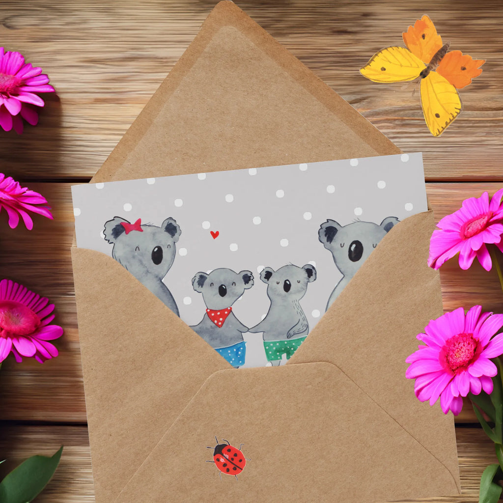 Personalisierte Deluxe Karte Koala Familie zwei Personalisierte Grußkarte, Personalisiertere Klappkarte, Personalisierte Einladungskarte, Personalisierte Glückwunschkarte, Personalisierte Hochzeitskarte, Personalisierte Geburtstagskarte, Grußkarte mit Namen, Grußkarte selber drucken, Grußkarte selbst gestalten, Grußkarte mit persönlichen Nachrichten, Grußkarte als Geldgeschenk, Grußkarten personalisiert, Personalisierte Karte, Familie, Vatertag, Muttertag, Bruder, Schwester, Mama, Papa, Oma, Opa, Koala, Koalabär, beste Familie, Familienzeit, Familienleben, Koalafamilie, Lieblingsfamilie