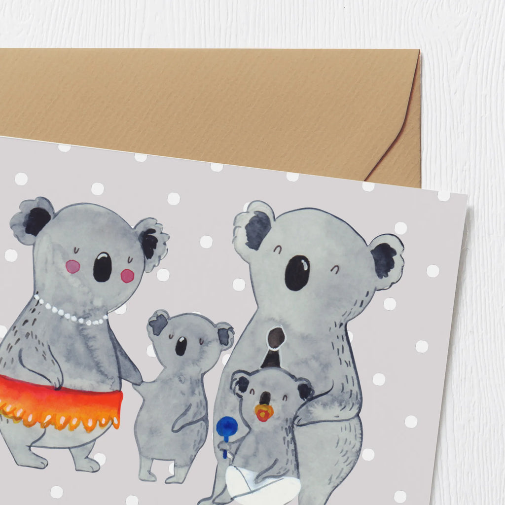 Personalisierte Deluxe Karte Koala Familie Personalisierte Grußkarte, Personalisiertere Klappkarte, Personalisierte Einladungskarte, Personalisierte Glückwunschkarte, Personalisierte Hochzeitskarte, Personalisierte Geburtstagskarte, Grußkarte mit Namen, Grußkarte selber drucken, Grußkarte selbst gestalten, Grußkarte mit persönlichen Nachrichten, Grußkarte als Geldgeschenk, Grußkarten personalisiert, Personalisierte Karte, Familie, Vatertag, Muttertag, Bruder, Schwester, Mama, Papa, Oma, Opa, Koala, Koalas, Family, Kinder, Geschwister, Familienleben