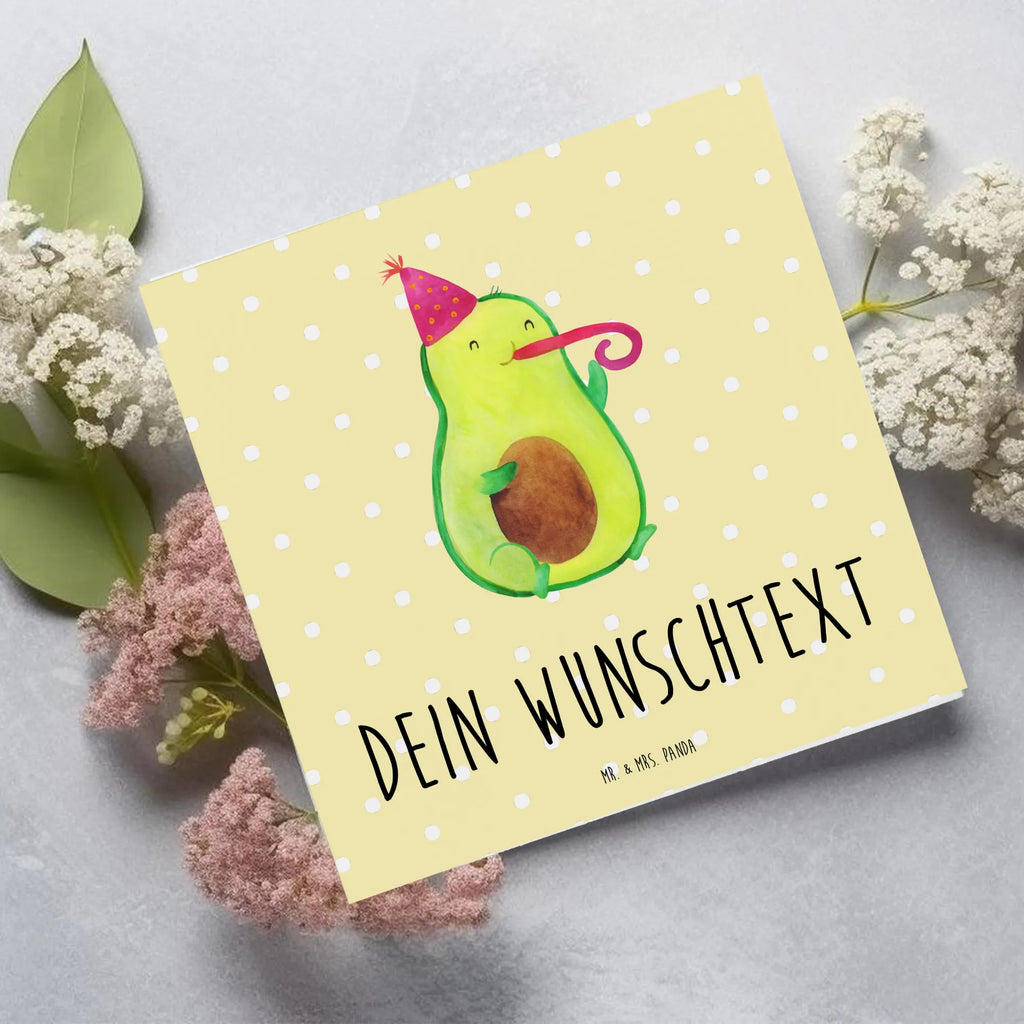 Personalisierte Deluxe Karte Avocado Feier Personalisierte Grußkarte, Personalisiertere Klappkarte, Personalisierte Einladungskarte, Personalisierte Glückwunschkarte, Personalisierte Hochzeitskarte, Personalisierte Geburtstagskarte, Grußkarte mit Namen, Grußkarte selber drucken, Grußkarte selbst gestalten, Grußkarte mit persönlichen Nachrichten, Grußkarte als Geldgeschenk, Grußkarten personalisiert, Personalisierte Karte, Avocado, Veggie, Vegan, Gesund, Party, Feierlichkeit, Feier, Fete, Geburtstag, Gute Laune, Tröte