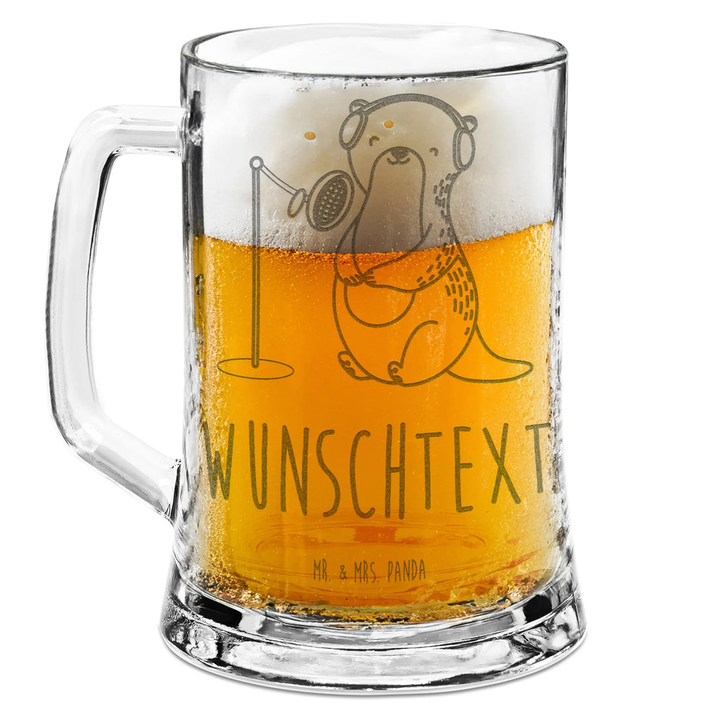 Personalisierter Gravur Bierkrug Otter Podcast aufnehmen Personalisierter Bierkrug, Personalisierter Bier Krug, Personalisiertes Bierkrug Glas, Bierkrug mit Namen, Bier Krug mit Namen, Bierkrug Glas mit Namen, Vatertag, Wunschtext, Wunschname, Personalisierbar, Selbst gestalten, Geschenk, Sport, Sportart, Hobby, Schenken, Danke, Dankeschön, Auszeichnung, Gewinn, Sportler, Podcast aufnehmen, Podcast produzieren, Podcasterin, Podcaster