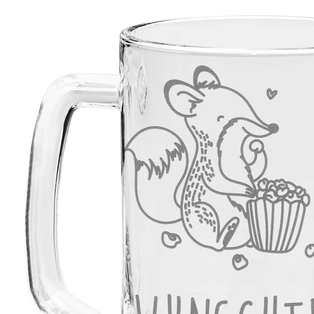 Personalisierter Gravur Bierkrug Fuchs Filme gucken Personalisierter Bierkrug, Personalisierter Bier Krug, Personalisiertes Bierkrug Glas, Bierkrug mit Namen, Bier Krug mit Namen, Bierkrug Glas mit Namen, Vatertag, Wunschtext, Wunschname, Personalisierbar, Selbst gestalten, Geschenk, Sport, Sportart, Hobby, Schenken, Danke, Dankeschön, Auszeichnung, Gewinn, Sportler, Filmabend, Filme gucken, TV, Fernsehen, Kino