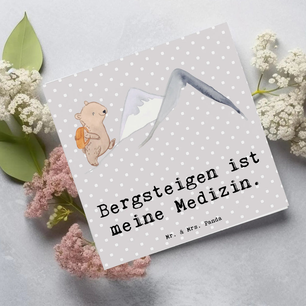 Deluxe Karte Bär Bergsteigen Karte, Grußkarte, Klappkarte, Einladungskarte, Glückwunschkarte, Hochzeitskarte, Geburtstagskarte, Hochwertige Grußkarte, Hochwertige Klappkarte, Geschenk, Sport, Sportart, Hobby, Schenken, Danke, Dankeschön, Auszeichnung, Gewinn, Sportler, Bergsteigen, wandern, Bergsport, Trekking, Alpinismus, Alpinwandern