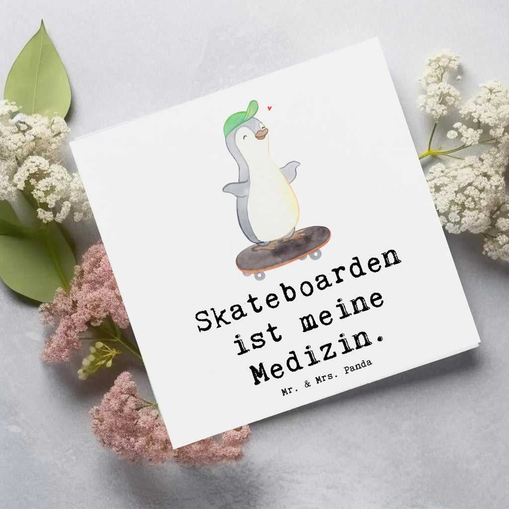 Deluxe Karte Pinguin Skateboarden Karte, Grußkarte, Klappkarte, Einladungskarte, Glückwunschkarte, Hochzeitskarte, Geburtstagskarte, Hochwertige Grußkarte, Hochwertige Klappkarte, Geschenk, Sport, Sportart, Hobby, Schenken, Danke, Dankeschön, Auszeichnung, Gewinn, Sportler, Skateboarden, Skateboard fahren, Skaten, Skateboard, Skateplatz