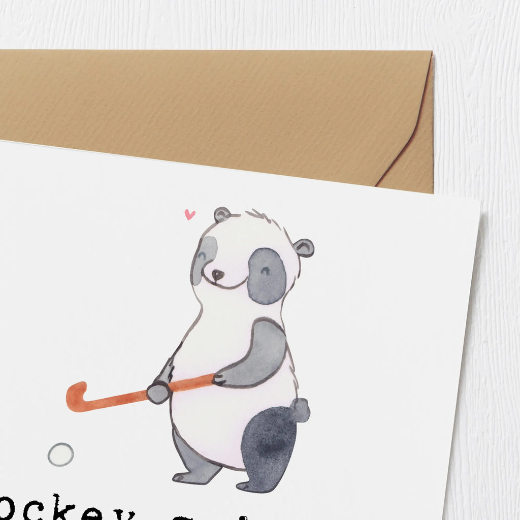 Deluxe Karte Panda Hockey spielen Karte, Grußkarte, Klappkarte, Einladungskarte, Glückwunschkarte, Hochzeitskarte, Geburtstagskarte, Hochwertige Grußkarte, Hochwertige Klappkarte, Geschenk, Sport, Sportart, Hobby, Schenken, Danke, Dankeschön, Auszeichnung, Gewinn, Sportler, Hockey spielen, Feldhockey, Hockeyschläger, Hockey Verein