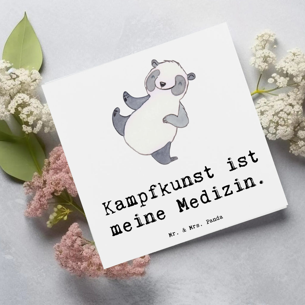 Deluxe Karte Panda Kampfkunst Karte, Grußkarte, Klappkarte, Einladungskarte, Glückwunschkarte, Hochzeitskarte, Geburtstagskarte, Hochwertige Grußkarte, Hochwertige Klappkarte, Geschenk, Sport, Sportart, Hobby, Schenken, Danke, Dankeschön, Auszeichnung, Gewinn, Sportler, Kampfkunst, Kampfsportarten, Selbstverteidigung