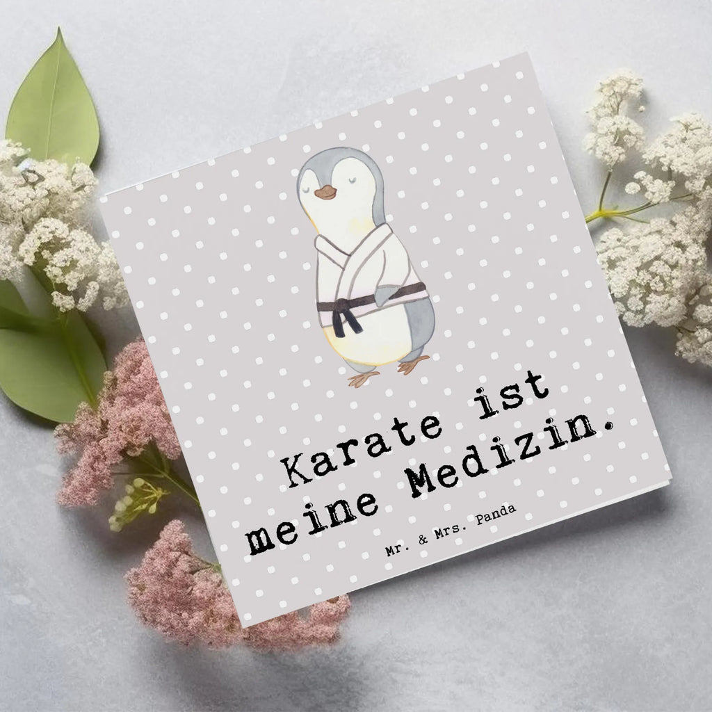 Deluxe Karte Pinguin Karate Karte, Grußkarte, Klappkarte, Einladungskarte, Glückwunschkarte, Hochzeitskarte, Geburtstagskarte, Hochwertige Grußkarte, Hochwertige Klappkarte, Geschenk, Sport, Sportart, Hobby, Schenken, Danke, Dankeschön, Auszeichnung, Gewinn, Sportler, Karate, Kampfsportart, Selbstverteidigung, Kampfkunst, Karate Verein