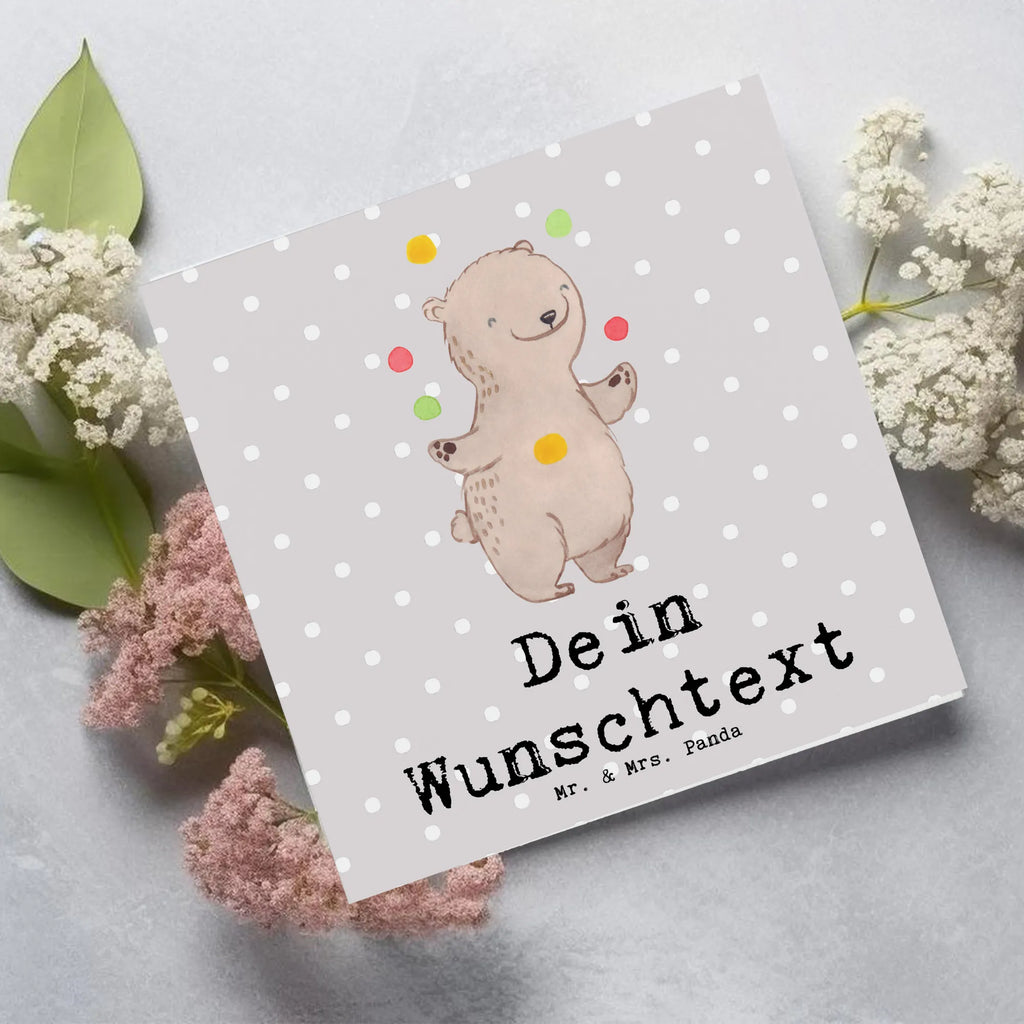 Personalisierte Deluxe Karte Bär Jonglieren Personalisierte Grußkarte, Personalisiertere Klappkarte, Personalisierte Einladungskarte, Personalisierte Glückwunschkarte, Personalisierte Hochzeitskarte, Personalisierte Geburtstagskarte, Grußkarte mit Namen, Grußkarte selber drucken, Grußkarte selbst gestalten, Grußkarte mit persönlichen Nachrichten, Grußkarte als Geldgeschenk, Grußkarten personalisiert, Personalisierte Karte, Geschenk, Sport, Sportart, Hobby, Schenken, Danke, Dankeschön, Auszeichnung, Gewinn, Sportler, Jonglieren, Jongleur, Zirkus, Artistik