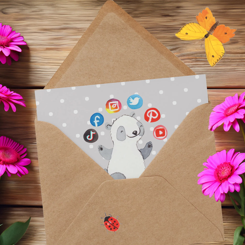 Personalisierte Deluxe Karte Social Media Manager Herz Personalisierte Grußkarte, Personalisiertere Klappkarte, Personalisierte Einladungskarte, Personalisierte Glückwunschkarte, Personalisierte Hochzeitskarte, Personalisierte Geburtstagskarte, Grußkarte mit Namen, Grußkarte selber drucken, Grußkarte selbst gestalten, Grußkarte mit persönlichen Nachrichten, Grußkarte als Geldgeschenk, Grußkarten personalisiert, Personalisierte Karte, Beruf, Ausbildung, Jubiläum, Abschied, Rente, Kollege, Kollegin, Geschenk, Schenken, Arbeitskollege, Mitarbeiter, Firma, Danke, Dankeschön