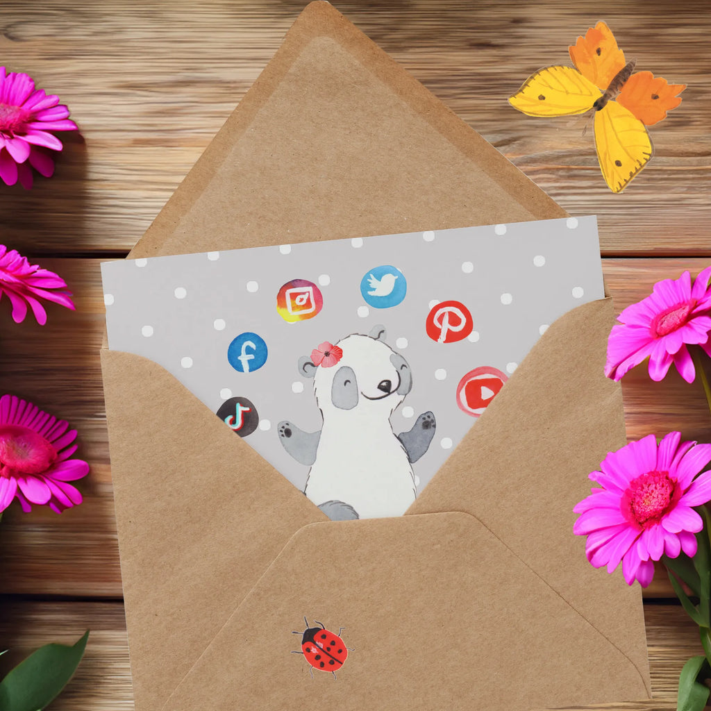 Personalisierte Deluxe Karte Social Media Managerin Herz Personalisierte Grußkarte, Personalisiertere Klappkarte, Personalisierte Einladungskarte, Personalisierte Glückwunschkarte, Personalisierte Hochzeitskarte, Personalisierte Geburtstagskarte, Grußkarte mit Namen, Grußkarte selber drucken, Grußkarte selbst gestalten, Grußkarte mit persönlichen Nachrichten, Grußkarte als Geldgeschenk, Grußkarten personalisiert, Personalisierte Karte, Beruf, Ausbildung, Jubiläum, Abschied, Rente, Kollege, Kollegin, Geschenk, Schenken, Arbeitskollege, Mitarbeiter, Firma, Danke, Dankeschön