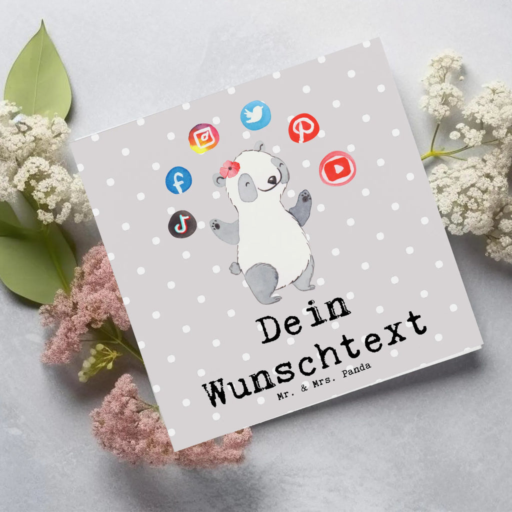 Personalisierte Deluxe Karte Social Media Managerin Herz Personalisierte Grußkarte, Personalisiertere Klappkarte, Personalisierte Einladungskarte, Personalisierte Glückwunschkarte, Personalisierte Hochzeitskarte, Personalisierte Geburtstagskarte, Grußkarte mit Namen, Grußkarte selber drucken, Grußkarte selbst gestalten, Grußkarte mit persönlichen Nachrichten, Grußkarte als Geldgeschenk, Grußkarten personalisiert, Personalisierte Karte, Beruf, Ausbildung, Jubiläum, Abschied, Rente, Kollege, Kollegin, Geschenk, Schenken, Arbeitskollege, Mitarbeiter, Firma, Danke, Dankeschön