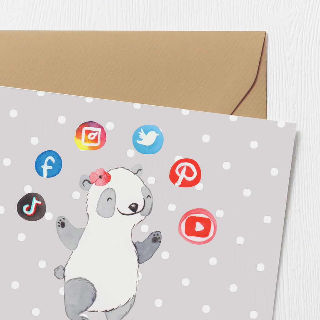 Personalisierte Deluxe Karte Social Media Managerin Herz Personalisierte Grußkarte, Personalisiertere Klappkarte, Personalisierte Einladungskarte, Personalisierte Glückwunschkarte, Personalisierte Hochzeitskarte, Personalisierte Geburtstagskarte, Grußkarte mit Namen, Grußkarte selber drucken, Grußkarte selbst gestalten, Grußkarte mit persönlichen Nachrichten, Grußkarte als Geldgeschenk, Grußkarten personalisiert, Personalisierte Karte, Beruf, Ausbildung, Jubiläum, Abschied, Rente, Kollege, Kollegin, Geschenk, Schenken, Arbeitskollege, Mitarbeiter, Firma, Danke, Dankeschön