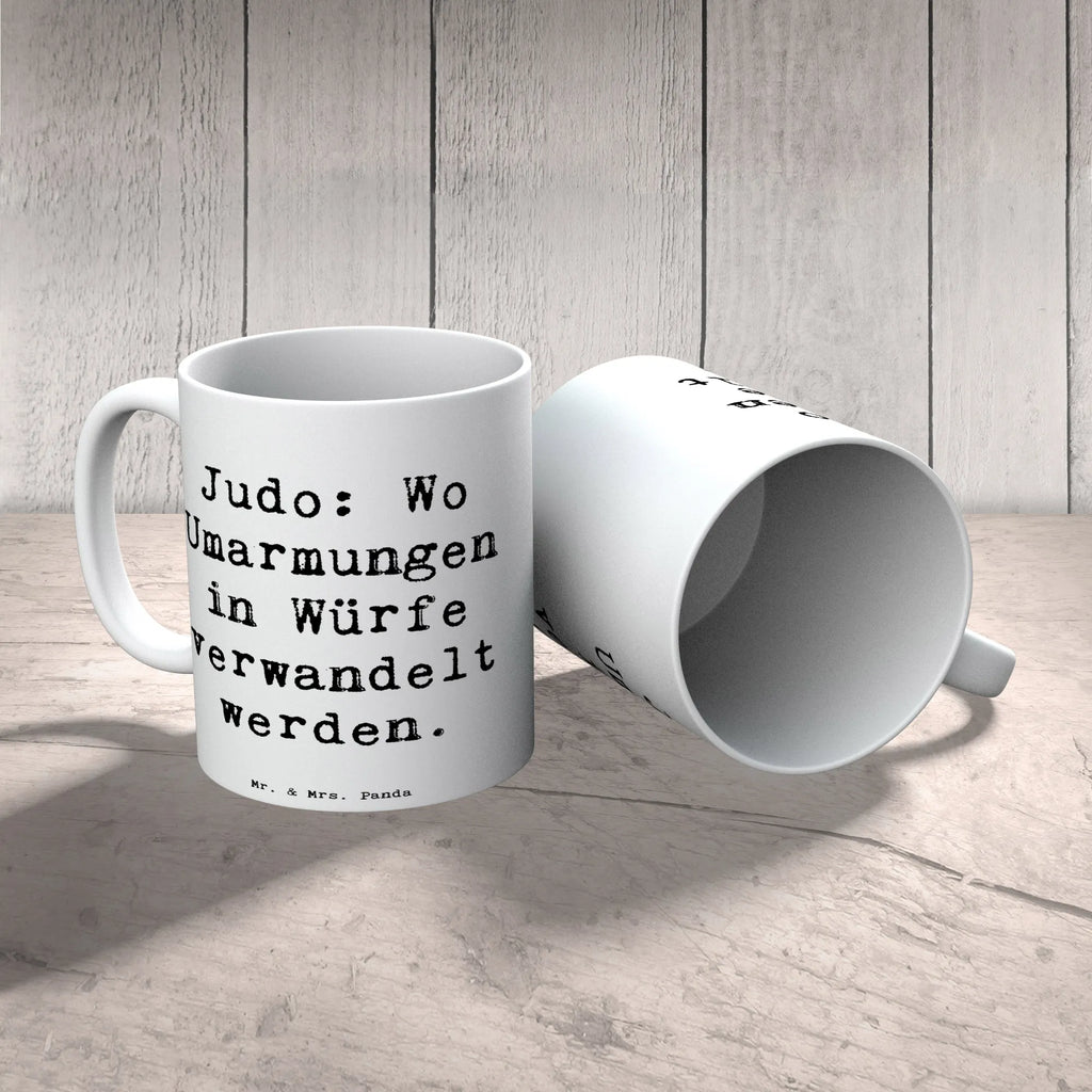 Tasse Spruch Judo Umarmungen Tasse, Kaffeetasse, Teetasse, Becher, Kaffeebecher, Teebecher, Keramiktasse, Porzellantasse, Büro Tasse, Geschenk Tasse, Tasse Sprüche, Tasse Motive, Kaffeetassen, Tasse bedrucken, Designer Tasse, Cappuccino Tassen, Schöne Teetassen, Geschenk, Sport, Sportart, Hobby, Schenken, Danke, Dankeschön, Auszeichnung, Gewinn, Sportler