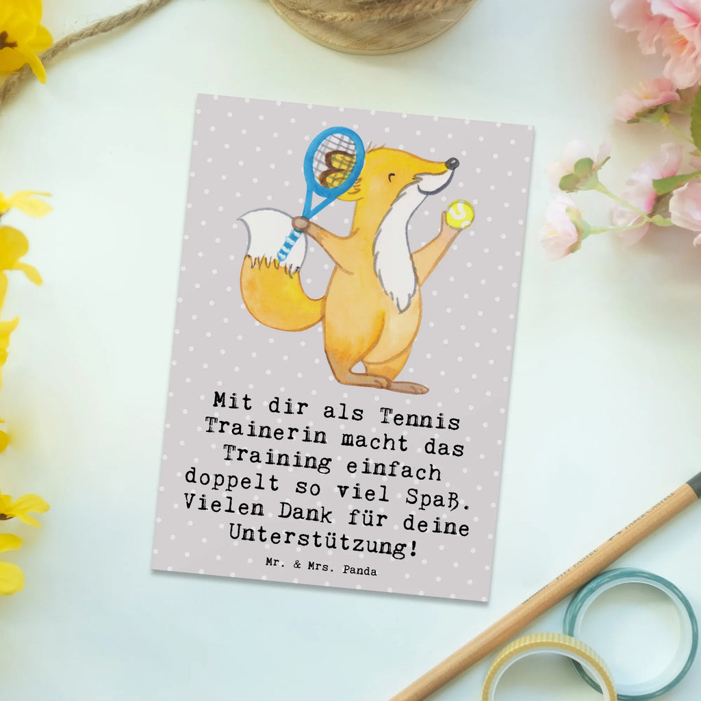 Postkarte Tennis Trainerin Spaß Postkarte, Karte, Geschenkkarte, Grußkarte, Einladung, Ansichtskarte, Geburtstagskarte, Einladungskarte, Dankeskarte, Ansichtskarten, Einladung Geburtstag, Einladungskarten Geburtstag, Geschenk, Sport, Sportart, Hobby, Schenken, Danke, Dankeschön, Auszeichnung, Gewinn, Sportler