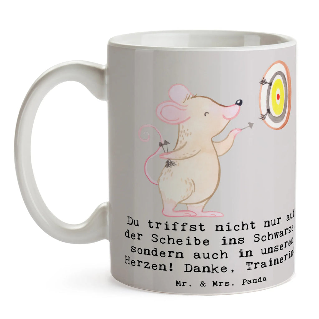 Tasse Darts Trainerin Tasse, Kaffeetasse, Teetasse, Becher, Kaffeebecher, Teebecher, Keramiktasse, Porzellantasse, Büro Tasse, Geschenk Tasse, Tasse Sprüche, Tasse Motive, Kaffeetassen, Tasse bedrucken, Designer Tasse, Cappuccino Tassen, Schöne Teetassen, Geschenk, Sport, Sportart, Hobby, Schenken, Danke, Dankeschön, Auszeichnung, Gewinn, Sportler