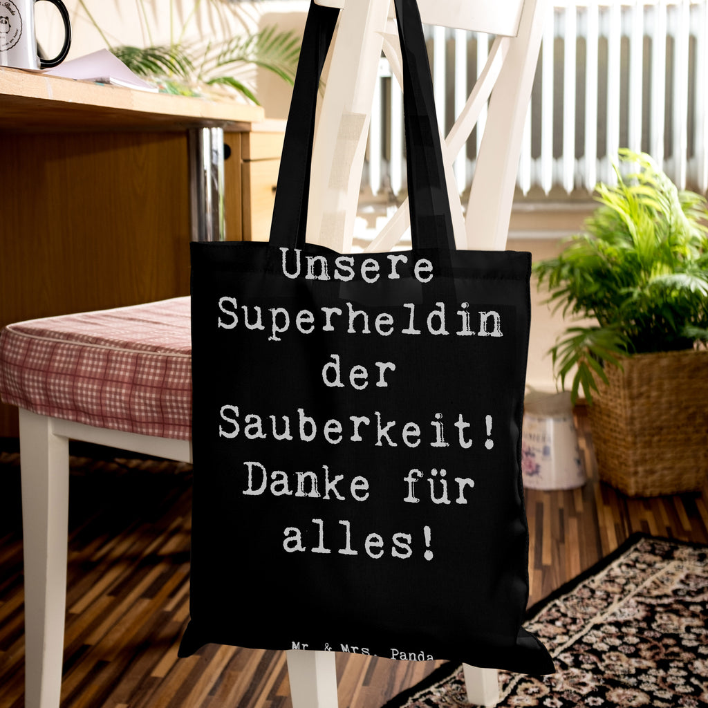 Tragetasche Unsere Superheldin der Sauberkeit! Danke für alles! Beuteltasche, Beutel, Einkaufstasche, Jutebeutel, Stoffbeutel, Tasche, Shopper, Umhängetasche, Strandtasche, Schultertasche, Stofftasche, Tragetasche, Badetasche, Jutetasche, Einkaufstüte, Laptoptasche