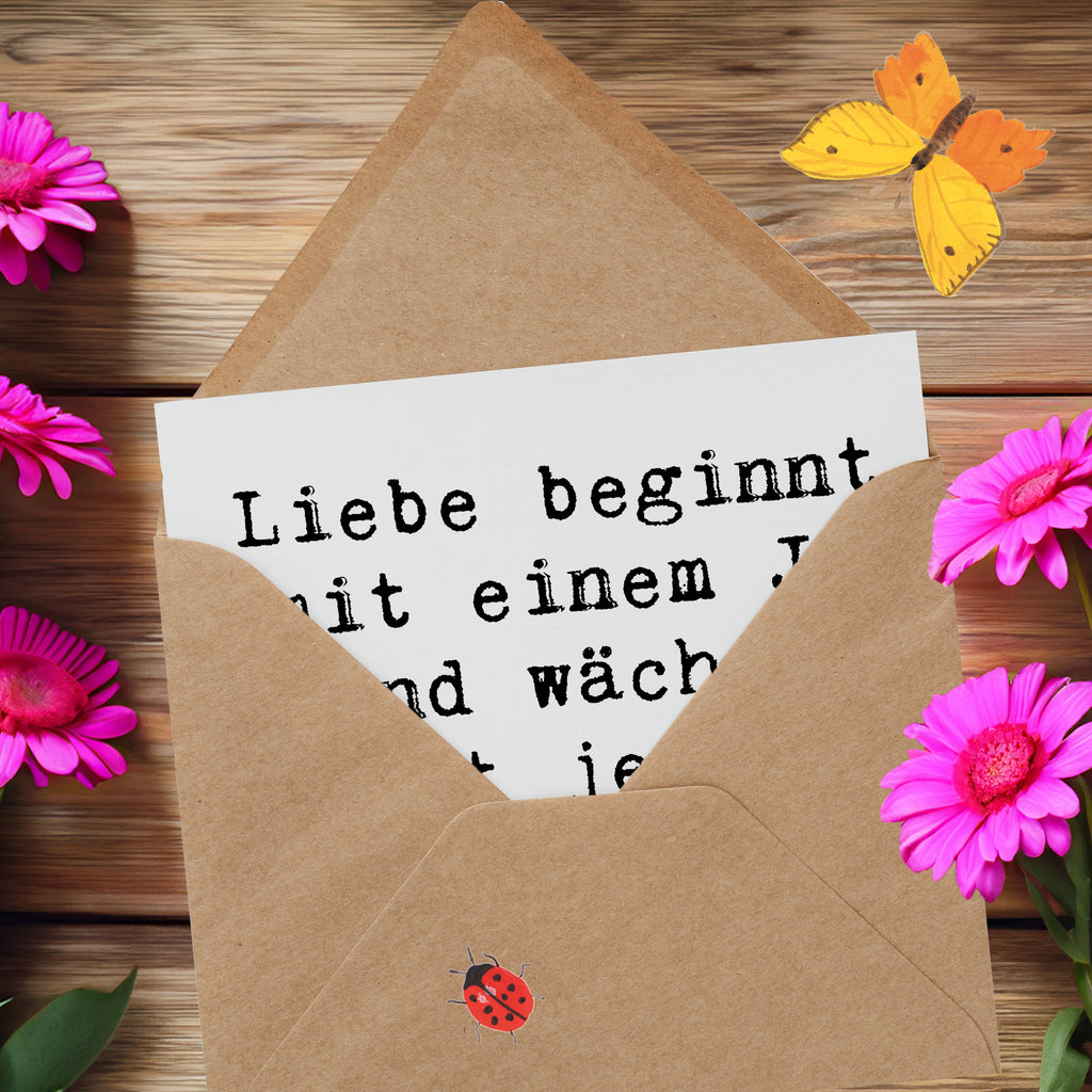 Deluxe Karte Liebe beginnt mit einem Ja und wächst mit jedem gemeinsamen Tag. Karte, Grußkarte, Klappkarte, Einladungskarte, Glückwunschkarte, Hochzeitskarte, Geburtstagskarte, Hochwertige Grußkarte, Hochwertige Klappkarte, Hochzeit, Hochzeitsgeschenk, Ehe, Hochzeitsfeier, Trauung, Trauungsgeschenk, Verlobungsfeier, Verlobungsgeschenk, Hochzeitsgeschenkideen, Hochzeitsgeschenke für Brautpaar