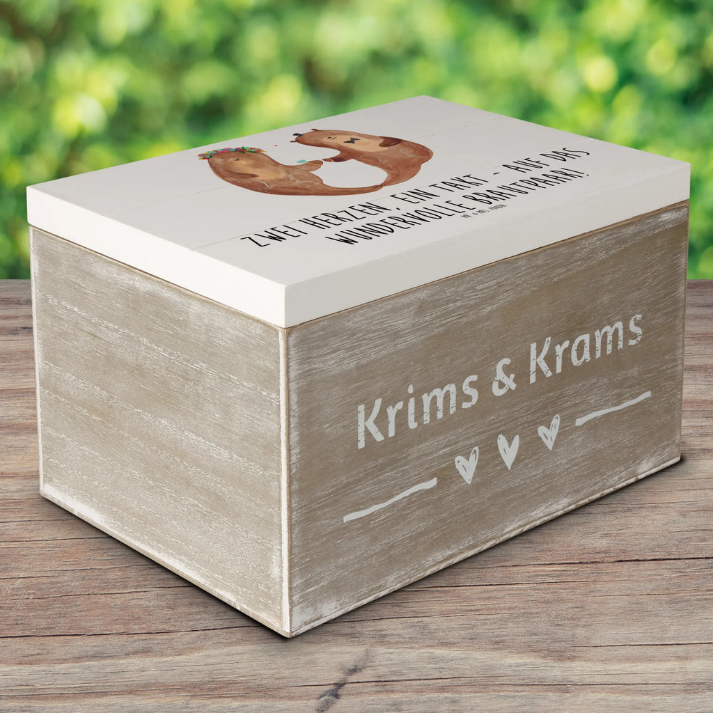 Holzkiste Brautpaar Herzen Holzkiste, Kiste, Schatzkiste, Truhe, Schatulle, XXL, Erinnerungsbox, Erinnerungskiste, Dekokiste, Aufbewahrungsbox, Geschenkbox, Geschenkdose, Hochzeit, Hochzeitsgeschenk, Ehe, Hochzeitsfeier, Trauung, Trauungsgeschenk, Hochzeitskarte, Verlobungsfeier, Verlobungsgeschenk, Hochzeitsgeschenkideen, Hochzeitsgeschenke für Brautpaar