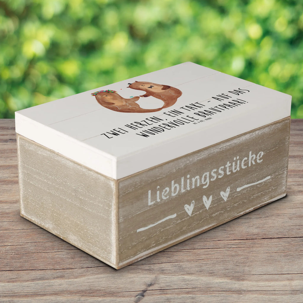 Holzkiste Brautpaar Herzen Holzkiste, Kiste, Schatzkiste, Truhe, Schatulle, XXL, Erinnerungsbox, Erinnerungskiste, Dekokiste, Aufbewahrungsbox, Geschenkbox, Geschenkdose, Hochzeit, Hochzeitsgeschenk, Ehe, Hochzeitsfeier, Trauung, Trauungsgeschenk, Hochzeitskarte, Verlobungsfeier, Verlobungsgeschenk, Hochzeitsgeschenkideen, Hochzeitsgeschenke für Brautpaar