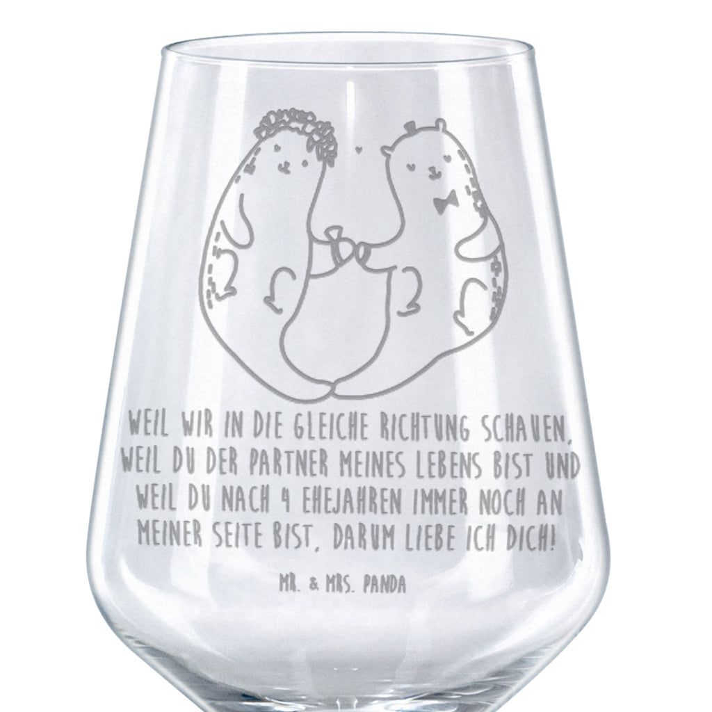 Rotwein Glas Weil wir in die gleiche Richtung schauen, weil du der Partner meines Lebens bist und weil du nach 4 Ehejahren immer noch an meiner Seite bist, darum liebe ich dich! Rotweinglas, Weinglas, Rotwein Glas, Weinglas mit Gravur, Geschenk für Weinliebhaber, Spülmaschinenfeste Weingläser, Hochwertige Weinaccessoires, Hochzeit, Hochzeitsgeschenk, Ehe, Hochzeitsfeier, Trauung, Trauungsgeschenk, Hochzeitskarte, Verlobungsfeier, Verlobungsgeschenk, Hochzeitsgeschenkideen, Hochzeitsgeschenke für Brautpaar