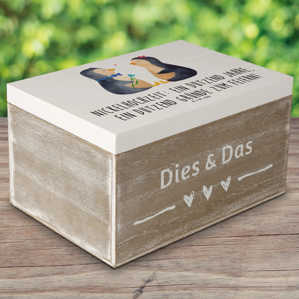 Holzkiste 12 Hochzeitstag Nickelhochzeit Holzkiste, Kiste, Schatzkiste, Truhe, Schatulle, XXL, Erinnerungsbox, Erinnerungskiste, Dekokiste, Aufbewahrungsbox, Geschenkbox, Geschenkdose, Hochzeit, Hochzeitsgeschenk, Ehe, Hochzeitsfeier, Trauung, Trauungsgeschenk, Hochzeitskarte, Verlobungsfeier, Verlobungsgeschenk, Hochzeitsgeschenkideen, Hochzeitsgeschenke für Brautpaar