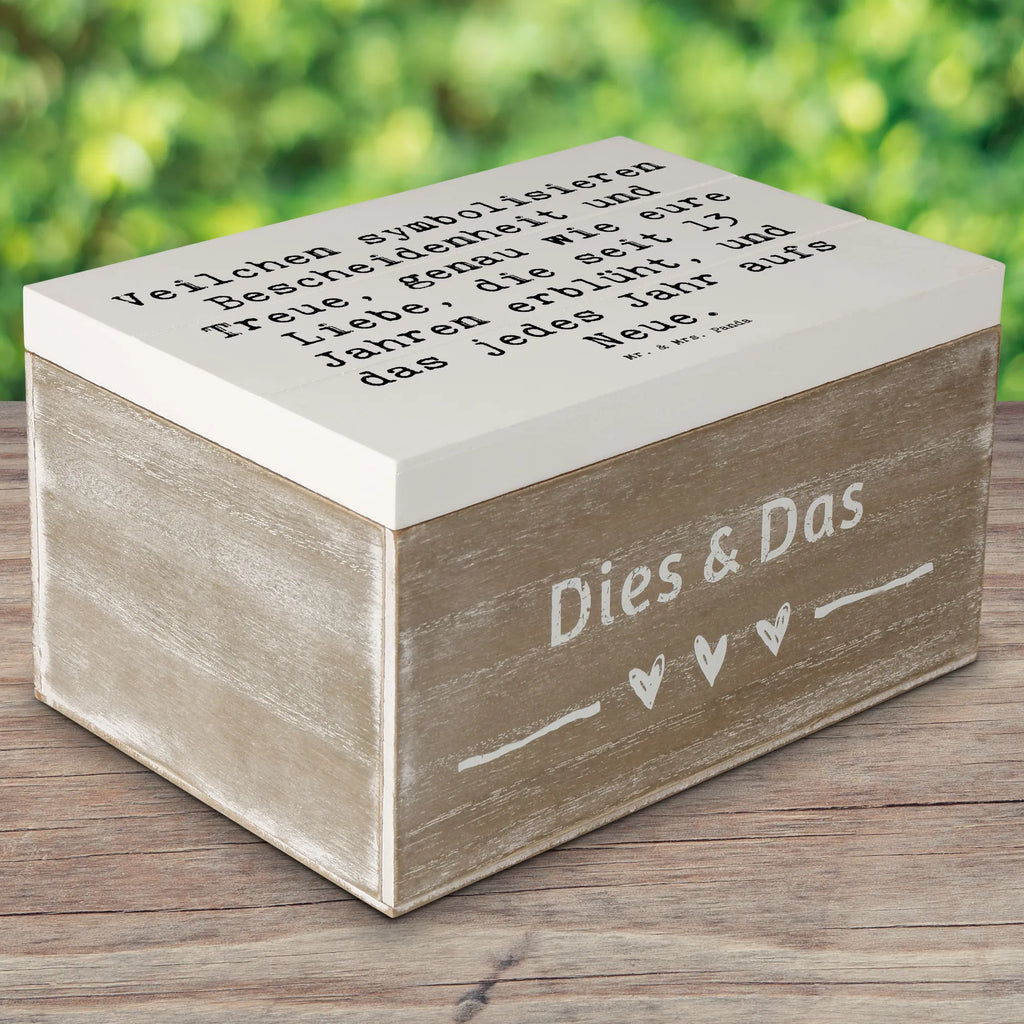 Holzkiste Spruch 13. Hochzeitstag Veilchenhochzeit Holzkiste, Kiste, Schatzkiste, Truhe, Schatulle, XXL, Erinnerungsbox, Erinnerungskiste, Dekokiste, Aufbewahrungsbox, Geschenkbox, Geschenkdose, Hochzeit, Hochzeitsgeschenk, Ehe, Hochzeitsfeier, Trauung, Trauungsgeschenk, Hochzeitskarte, Verlobungsfeier, Verlobungsgeschenk, Hochzeitsgeschenkideen, Hochzeitsgeschenke für Brautpaar