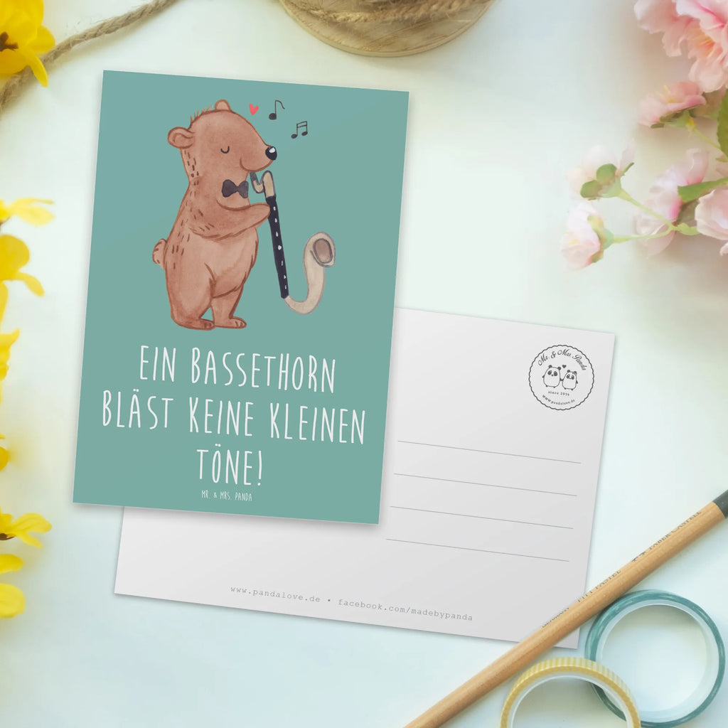 Postkarte Ein Bassethorn bläst keine kleinen Töne! Postkarte, Karte, Geschenkkarte, Grußkarte, Einladung, Ansichtskarte, Geburtstagskarte, Einladungskarte, Dankeskarte, Ansichtskarten, Einladung Geburtstag, Einladungskarten Geburtstag, Instrumente, Geschenke Musiker, Musikliebhaber