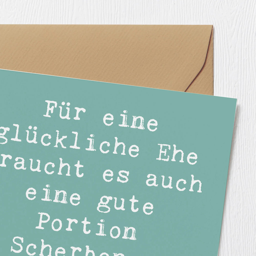 Deluxe Karte Für eine glückliche Ehe braucht es auch eine gute Portion Scherben - Prost beim Polterabend! Karte, Grußkarte, Klappkarte, Einladungskarte, Glückwunschkarte, Hochzeitskarte, Geburtstagskarte, Hochwertige Grußkarte, Hochwertige Klappkarte, Hochzeit, Hochzeitsgeschenk, Ehe, Hochzeitsfeier, Trauung, Trauungsgeschenk, Verlobungsfeier, Verlobungsgeschenk, Hochzeitsgeschenkideen, Hochzeitsgeschenke für Brautpaar