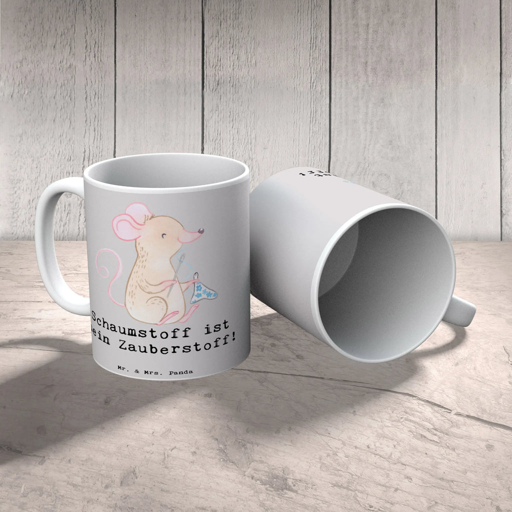 Tasse Zauber der Polsterin Tasse, Kaffeetasse, Teetasse, Becher, Kaffeebecher, Teebecher, Keramiktasse, Porzellantasse, Büro Tasse, Geschenk Tasse, Tasse Sprüche, Tasse Motive, Kaffeetassen, Tasse bedrucken, Designer Tasse, Cappuccino Tassen, Schöne Teetassen, Beruf, Ausbildung, Jubiläum, Abschied, Rente, Kollege, Kollegin, Geschenk, Schenken, Arbeitskollege, Mitarbeiter, Firma, Danke, Dankeschön