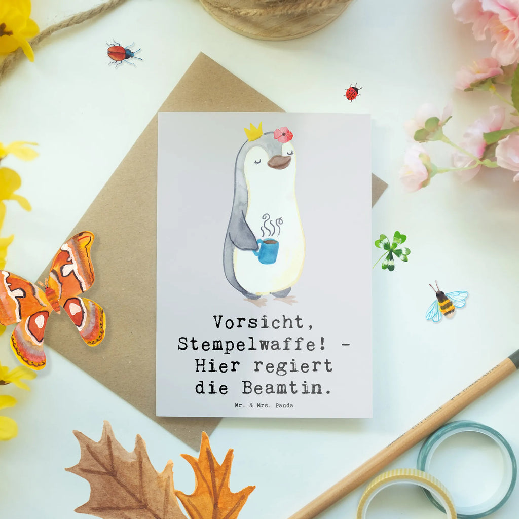 Grußkarte Beamtin Stempelwaffe Grußkarte, Klappkarte, Einladungskarte, Glückwunschkarte, Hochzeitskarte, Geburtstagskarte, Karte, Ansichtskarten, Beruf, Ausbildung, Jubiläum, Abschied, Rente, Kollege, Kollegin, Geschenk, Schenken, Arbeitskollege, Mitarbeiter, Firma, Danke, Dankeschön