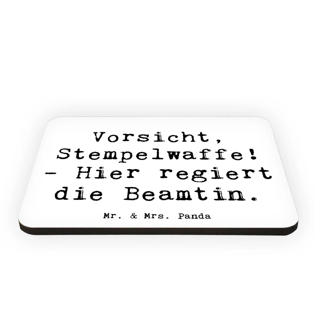 Magnet Spruch Beamtin Stempelwaffe Kühlschrankmagnet, Pinnwandmagnet, Souvenir Magnet, Motivmagnete, Dekomagnet, Whiteboard Magnet, Notiz Magnet, Kühlschrank Dekoration, Beruf, Ausbildung, Jubiläum, Abschied, Rente, Kollege, Kollegin, Geschenk, Schenken, Arbeitskollege, Mitarbeiter, Firma, Danke, Dankeschön