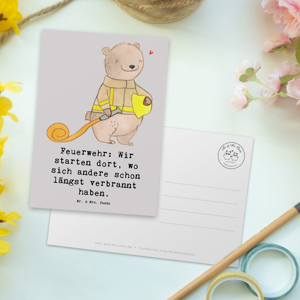 Postkarte Feuerwehrmann Helden Postkarte, Karte, Geschenkkarte, Grußkarte, Einladung, Ansichtskarte, Geburtstagskarte, Einladungskarte, Dankeskarte, Ansichtskarten, Einladung Geburtstag, Einladungskarten Geburtstag, Beruf, Ausbildung, Jubiläum, Abschied, Rente, Kollege, Kollegin, Geschenk, Schenken, Arbeitskollege, Mitarbeiter, Firma, Danke, Dankeschön