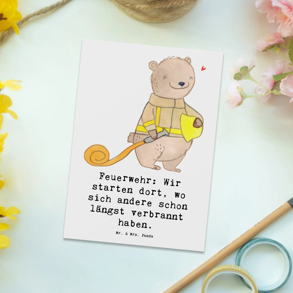 Postkarte Feuerwehrmann Helden Postkarte, Karte, Geschenkkarte, Grußkarte, Einladung, Ansichtskarte, Geburtstagskarte, Einladungskarte, Dankeskarte, Ansichtskarten, Einladung Geburtstag, Einladungskarten Geburtstag, Beruf, Ausbildung, Jubiläum, Abschied, Rente, Kollege, Kollegin, Geschenk, Schenken, Arbeitskollege, Mitarbeiter, Firma, Danke, Dankeschön