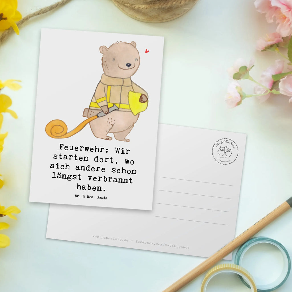 Postkarte Feuerwehrmann Helden Postkarte, Karte, Geschenkkarte, Grußkarte, Einladung, Ansichtskarte, Geburtstagskarte, Einladungskarte, Dankeskarte, Ansichtskarten, Einladung Geburtstag, Einladungskarten Geburtstag, Beruf, Ausbildung, Jubiläum, Abschied, Rente, Kollege, Kollegin, Geschenk, Schenken, Arbeitskollege, Mitarbeiter, Firma, Danke, Dankeschön