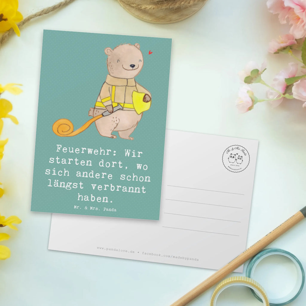 Postkarte Feuerwehrmann Helden Postkarte, Karte, Geschenkkarte, Grußkarte, Einladung, Ansichtskarte, Geburtstagskarte, Einladungskarte, Dankeskarte, Ansichtskarten, Einladung Geburtstag, Einladungskarten Geburtstag, Beruf, Ausbildung, Jubiläum, Abschied, Rente, Kollege, Kollegin, Geschenk, Schenken, Arbeitskollege, Mitarbeiter, Firma, Danke, Dankeschön